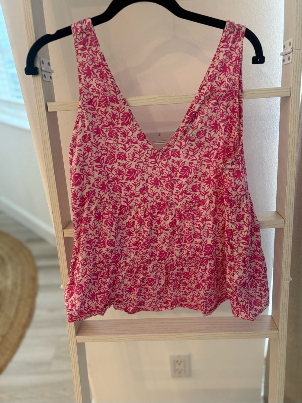 GAP Pink & White Floral V-Neck Tank Top